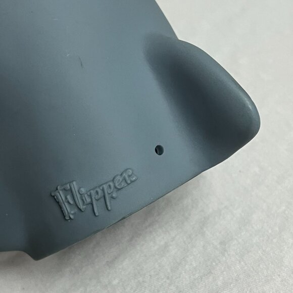 Vintage Flipper Dolphin Hand Puppet Water Squirter Gray Bottlenose Plastic - Picture 7 of 8